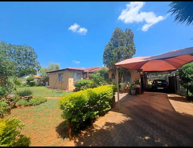 4 BEDROOM HOUSE FOR SALE IN HEUWELOORD